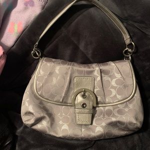 Silver shoulder coach bag🌟